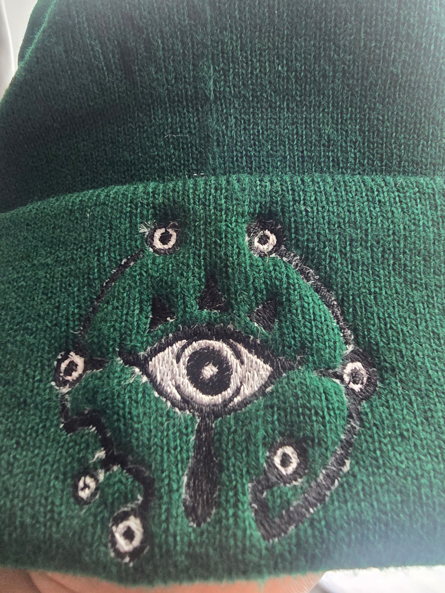 🧝♂️ Sheikah Slate Beanie – Ancient Wisdom, Modern Style! 🔥